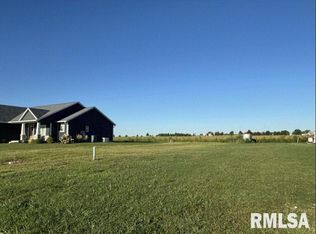 404 Burr Oak Dr, Williamsville, IL 62693