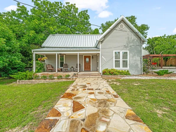 735 N Crockett St, Granbury, TX 76048