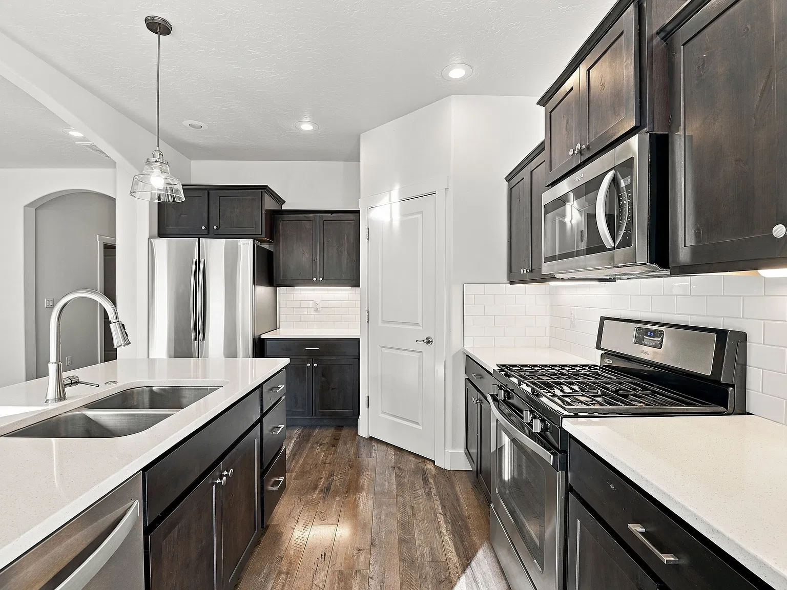 3 bed, 1335 sqft, $2,400 — Photo 2