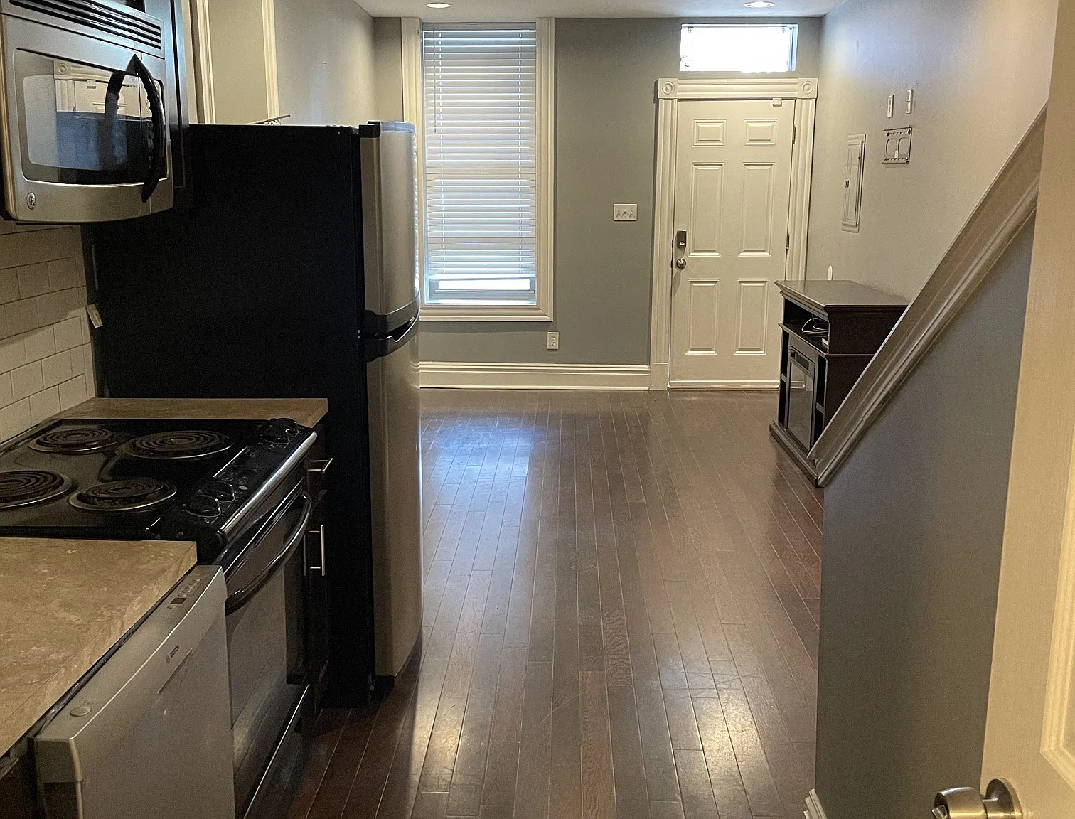 1 bed, 1.5 bath, 800 sqft, $1,000 — Photo 2