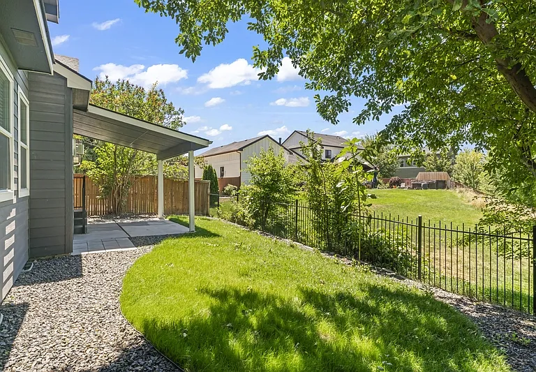 552 E Whitney Ct — Photo 41