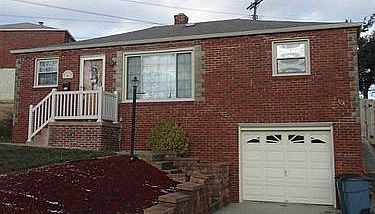 3rd image of 221 Bluemont Dr