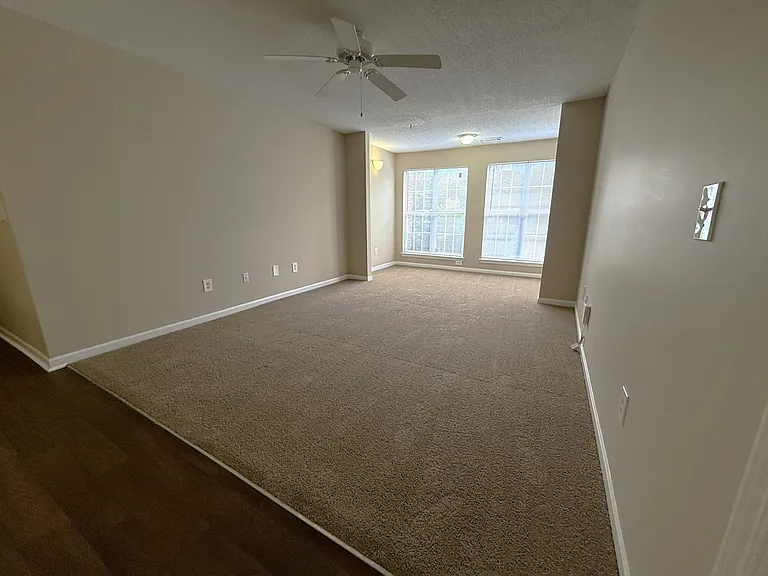 Bellewood Park Apartments — Photo 17