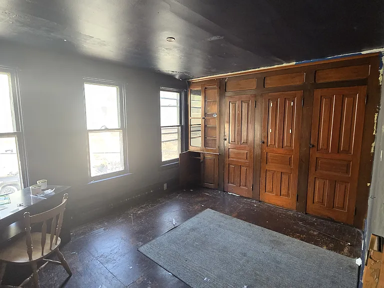 213 N George St — Photo 6