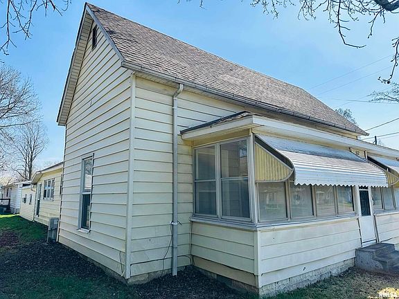 3rd image of 602 N Main St