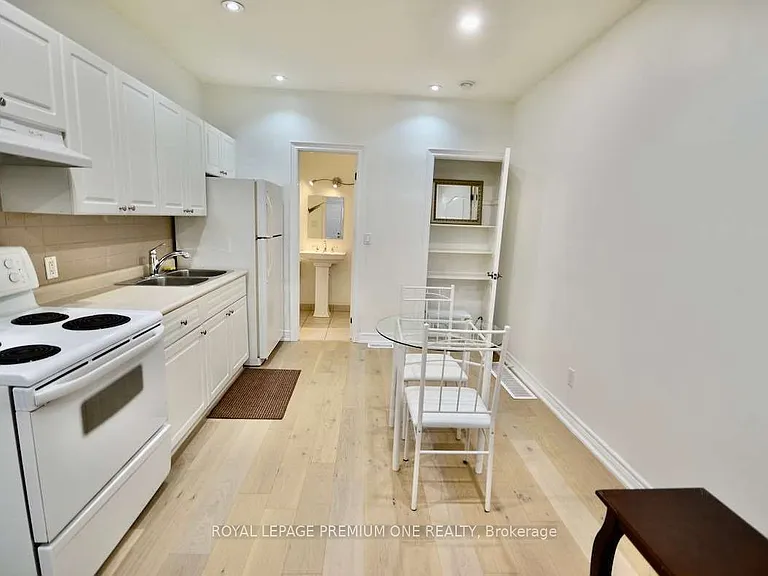 312 Rustic Rd #B — Photo 6