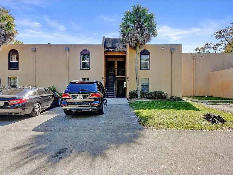 4220 NW 21st St #206 — Photo 3