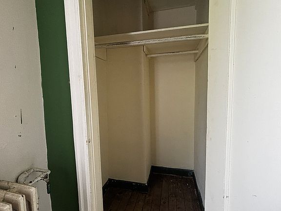 Walk in closet