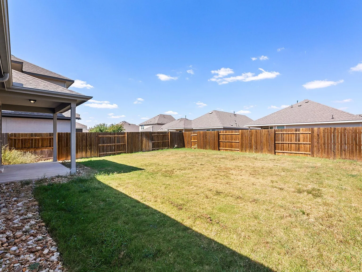 4 bed, 2.5 bath, 2468 sqft, $2,400 — Photo 4