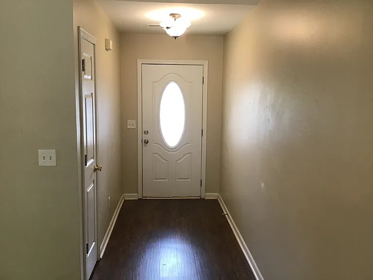604 Sydney Ct — Photo 5