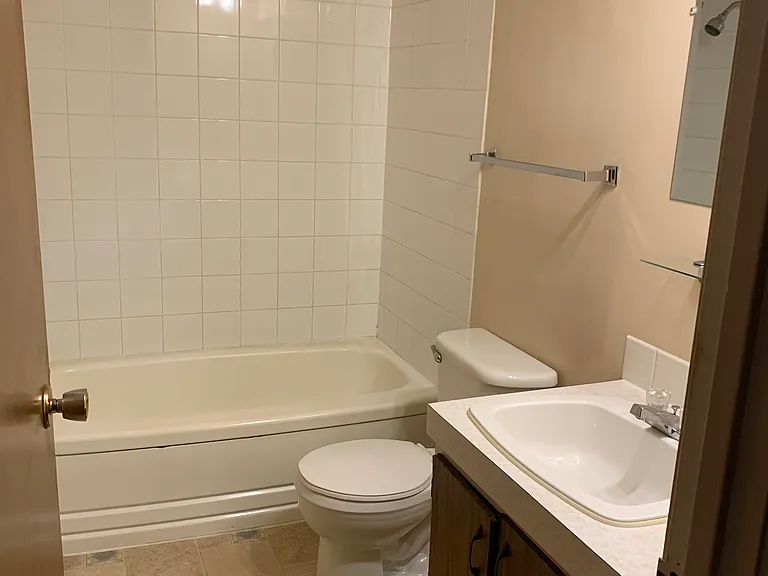 310 Clarence Ave S — Photo 15