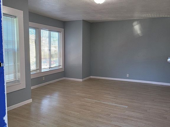 3rd image of 1233 Shafter Ave