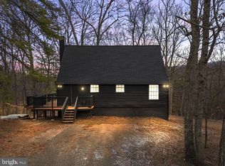 621 Cedar Run Ln, Great Cacapon, WV 25422