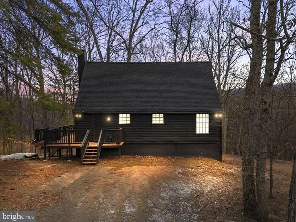 621 Cedar Run Ln, Great Cacapon, WV 25422