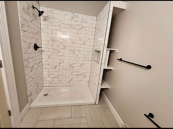 2nd image of 280 Garden St #8R