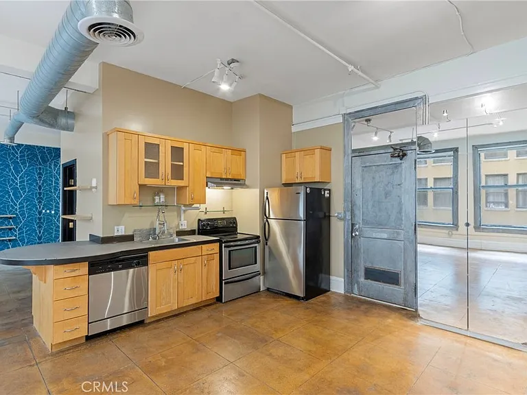 108 W 2nd St #410 — Photo 7