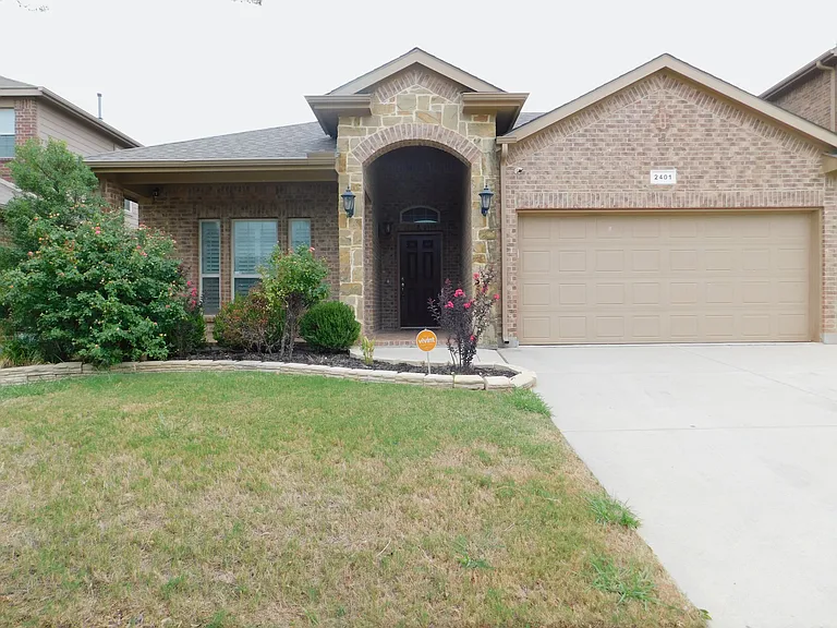 2401 Windhaven Dr — Photo 2