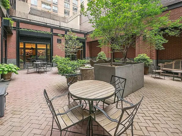 261 West 25th Street image 17 of 19