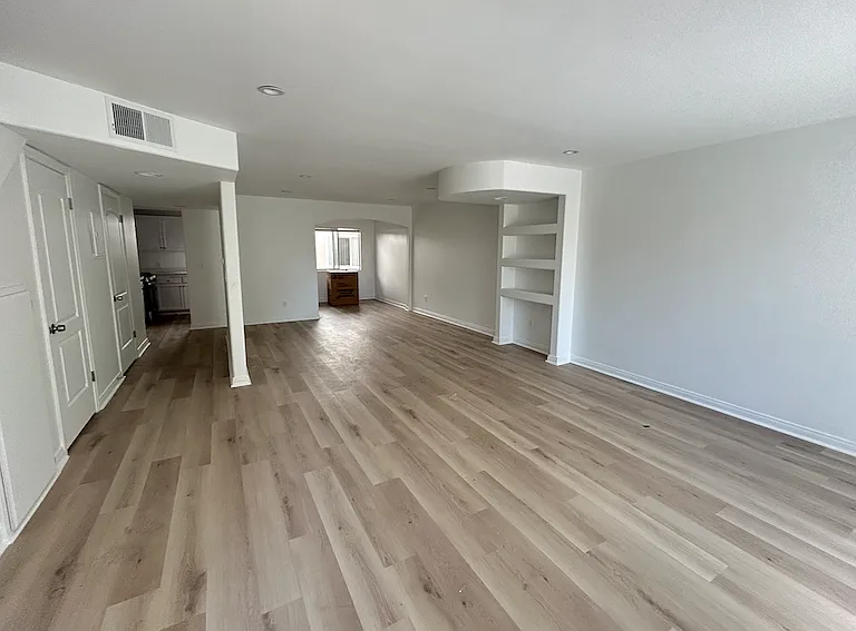 14359 Haynes St #5 — Photo 3