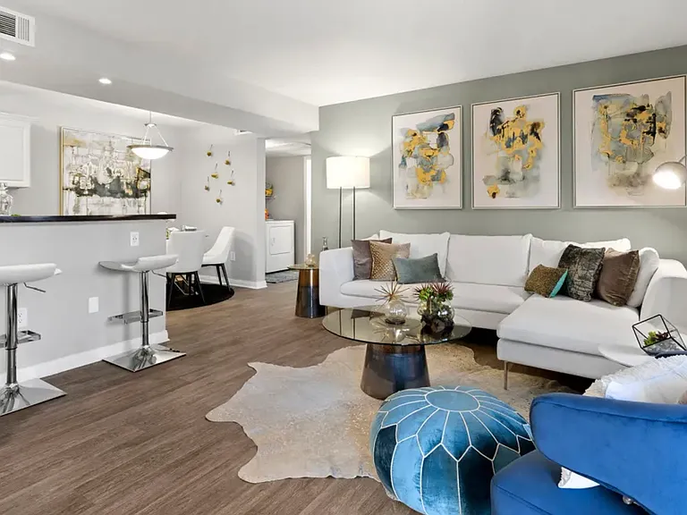 Millennium East Luxury Apartment Homes — Photo 32