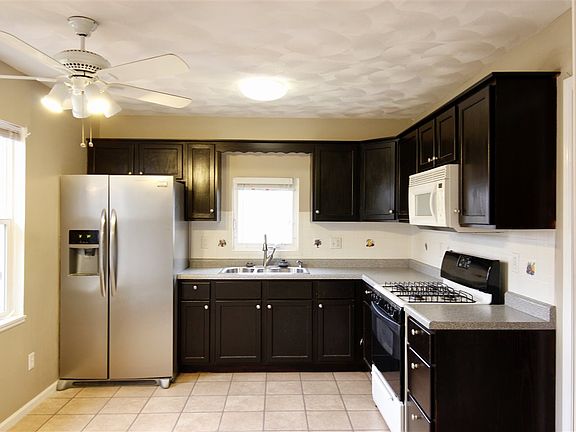 3rd image of 723 E Hines Ave