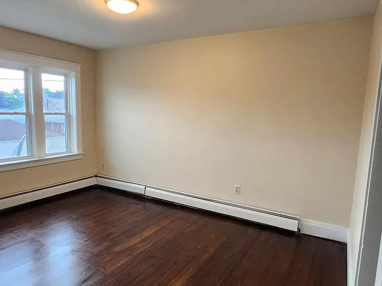 2202 Niagara St #3 — Photo 3