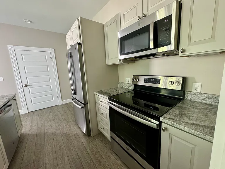 340 Winter St #108 — Photo 6