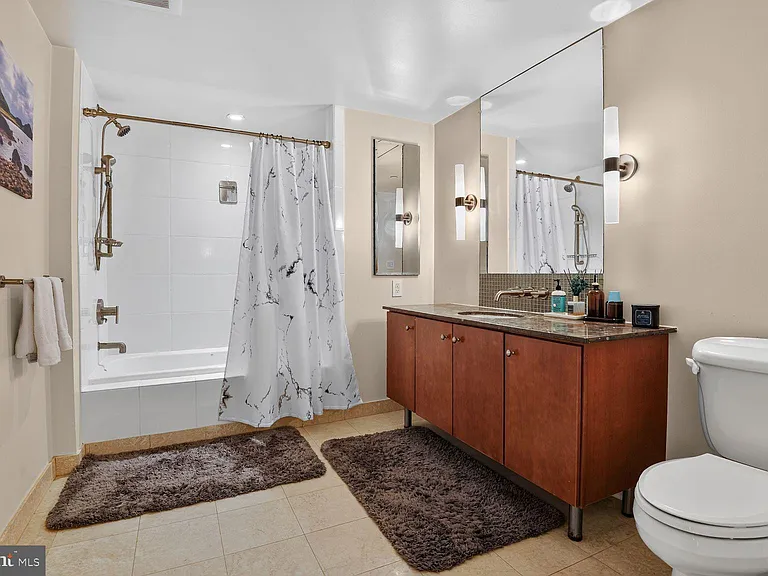 1025 1st St SE #701 — Photo 14