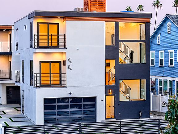 2nd image of 618 N Mariposa Ave #618