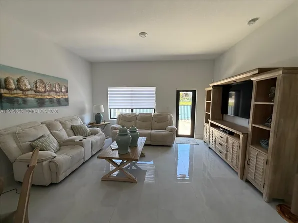 2481 NE 2nd Dr, Homestead, FL