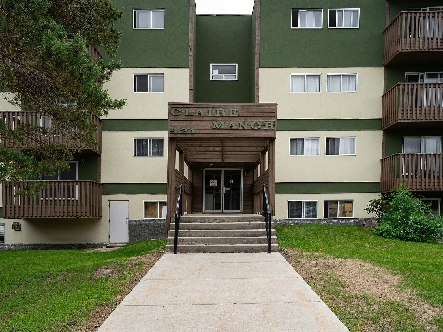 Claire Manor Apartments — Photo 1