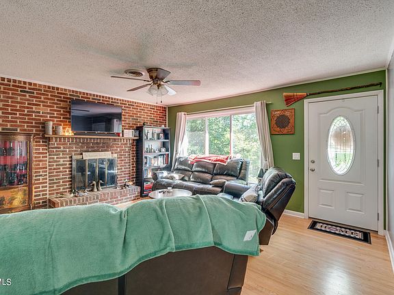 5th image of 315 Nadine Ave