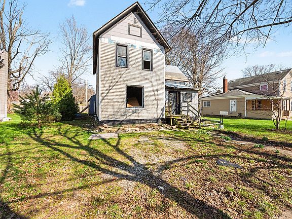 3rd image of 606 8th St