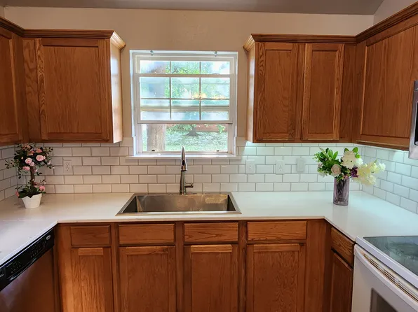 528 Choctaw Gate Dr, Yukon, OK 73099