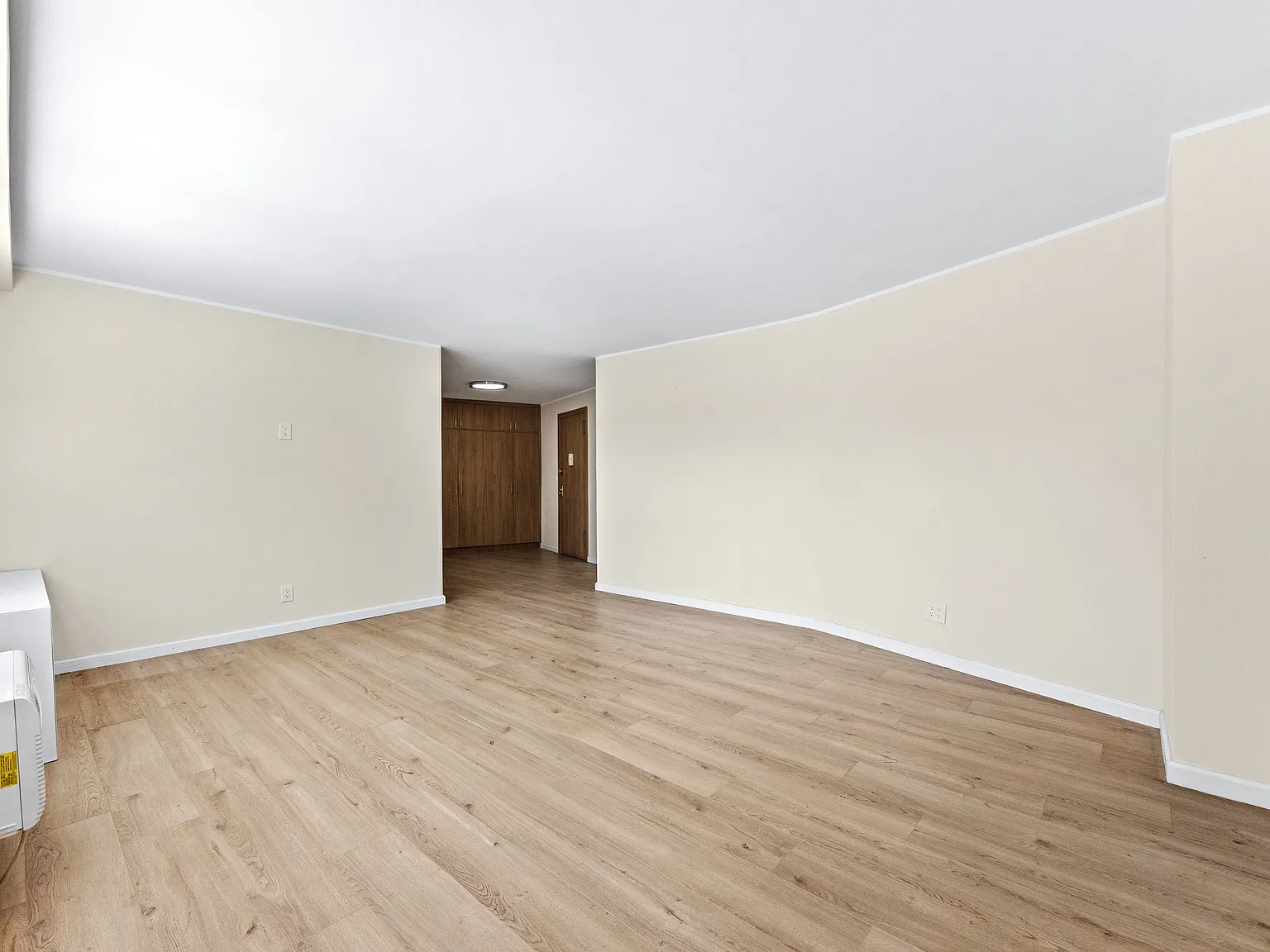 Studio, 700 sqft, $2,000 — Photo 2