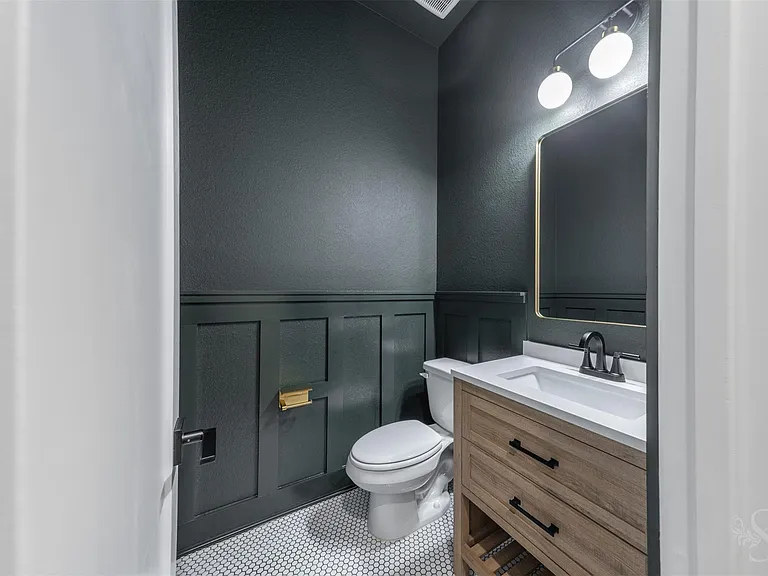 4318 Driftrose Dr — Photo 32