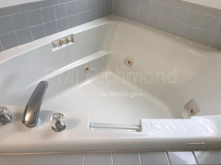6004 Manor Park Ter — Photo 21