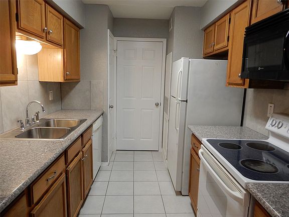 3rd image of 9797 Leawood Blvd APT 105