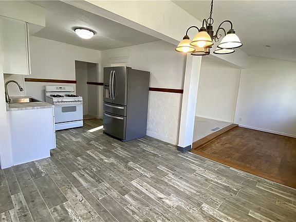 3rd image of 19430 Renwood Ave