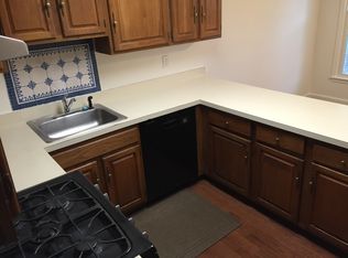 4911 Carriagepark Rd, Fairfax, VA 22032