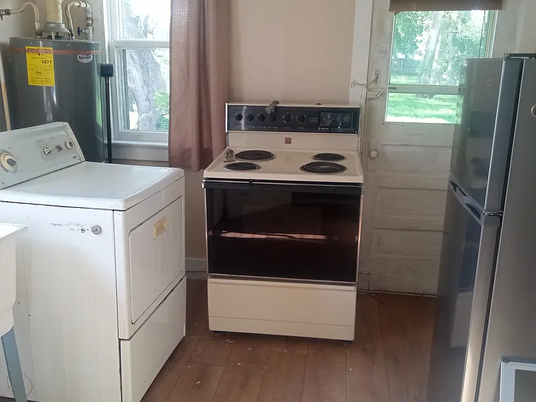 1717 E Elza Ave — Photo 5