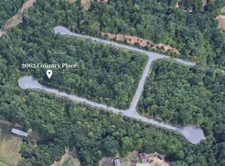 2062 Country Pl, Hickory, NC 28601