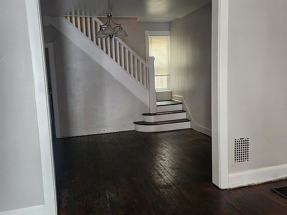 4th image of 2618 Agate St