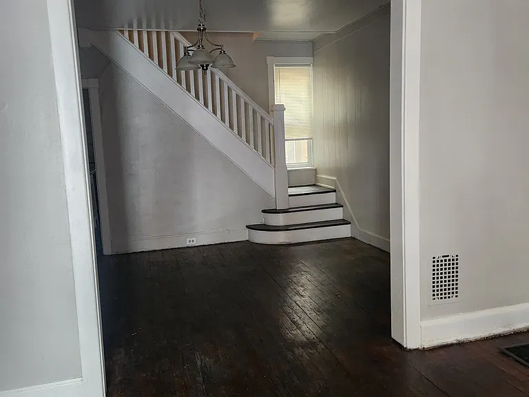 2618 Agate St — Photo 4