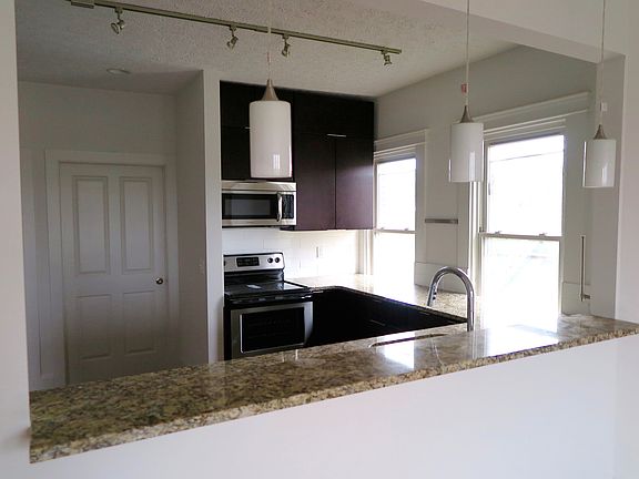 4th image of 2836 Franklin Blvd APT 305