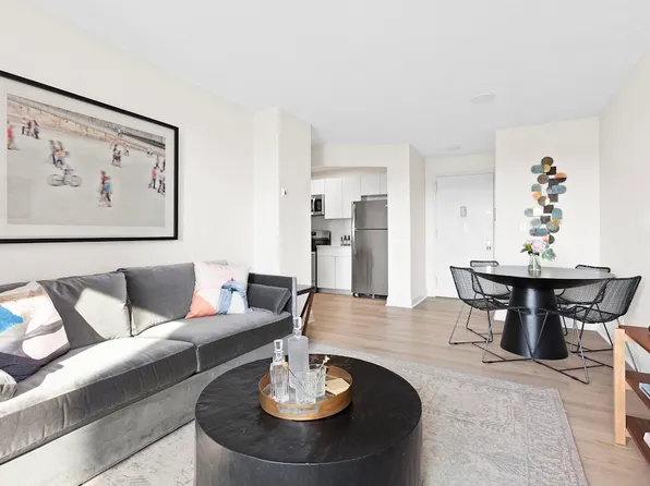 1990 Lexington Avenue 20L image 2 of 12