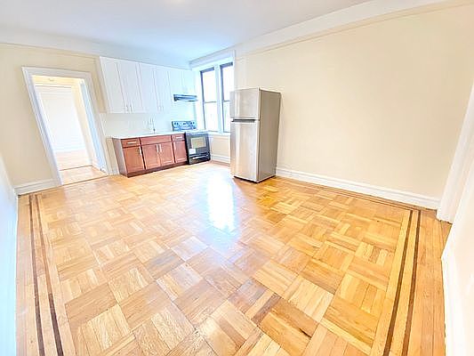 3rd image of 179 Linden Blvd APT 6J