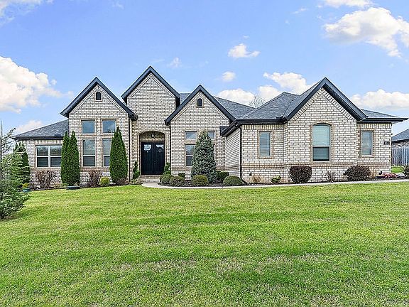 3rd image of 614 Oriole Dr