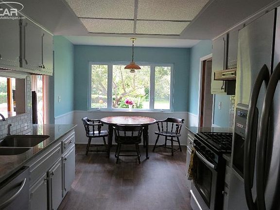 5th image of 346 Boutell Dr