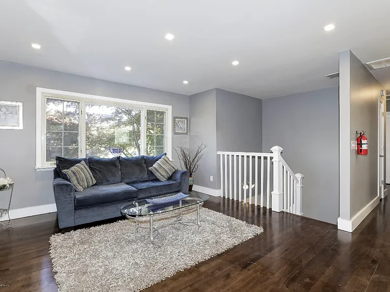 687 Northstream Dr — Photo 6